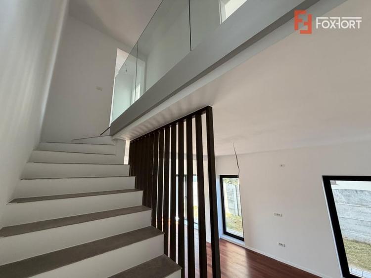 Duplex cu 5 camere cu Canalizare în Săcălaz