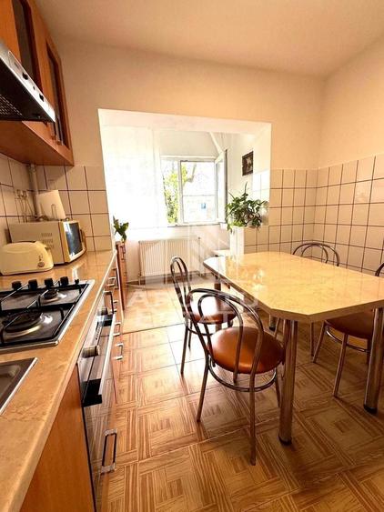 Apartament cu 3 camere decomandat, mobilat în Aradului