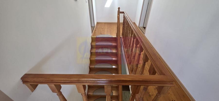 Casă individuală cu 5 camere cu Canalizare în Exterior Vest