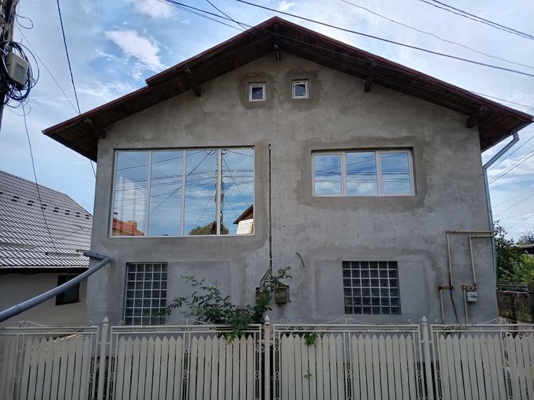Apartament cu 3 camere decomandat în Bănești