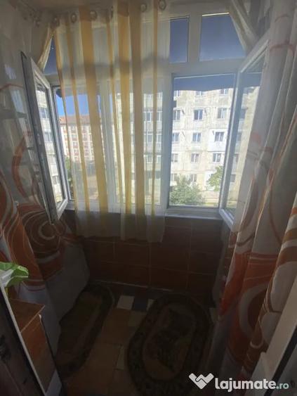 Apartament cu 2 camere semidecomandat, mobilat în Central