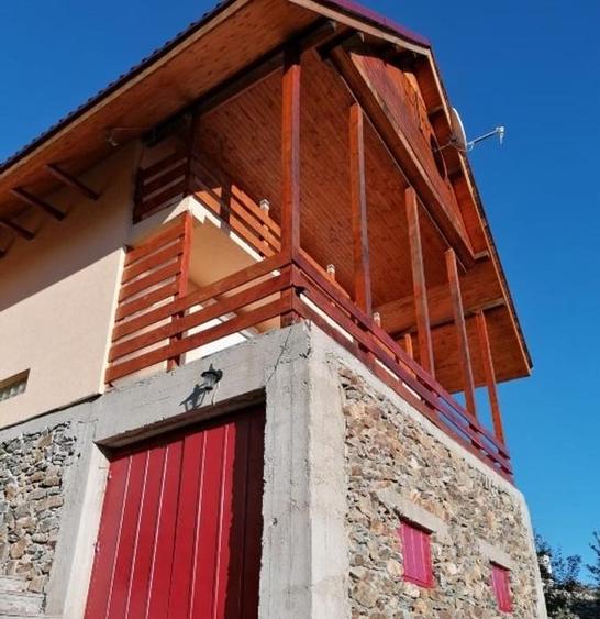Casă individuală cu 5 camere cu Canalizare în Rânca