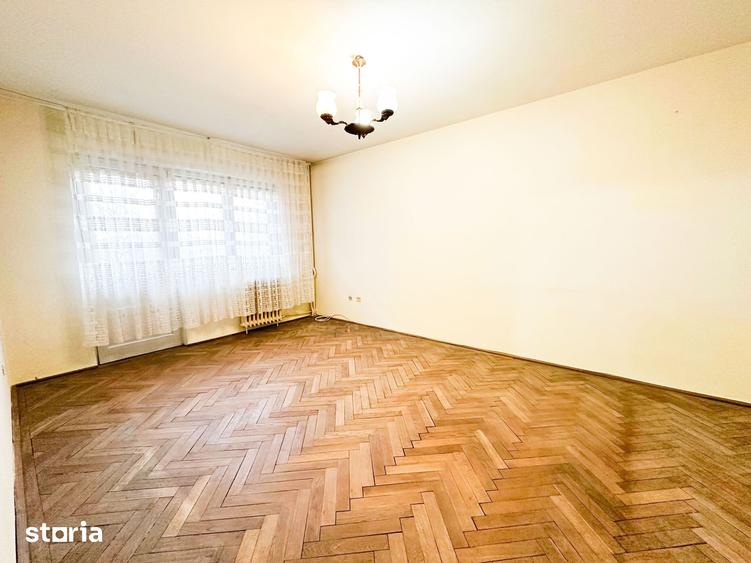 Apartament cu 4 camere decomandat în Republicii
