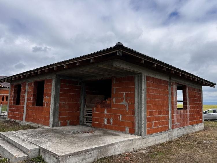 Casă cu 2 camere în Zimandu Nou