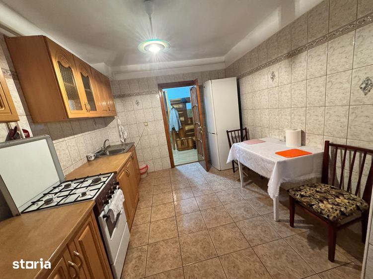 Apartament cu 3 camere decomandat în Mioriței