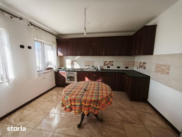 Casă cu 5 camere cu Teren 1792 Mp în Central