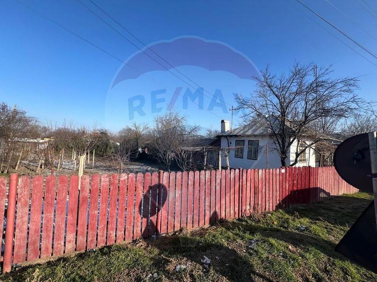Casă cu 4 camere cu Teren 1000 Mp în Mihălceni