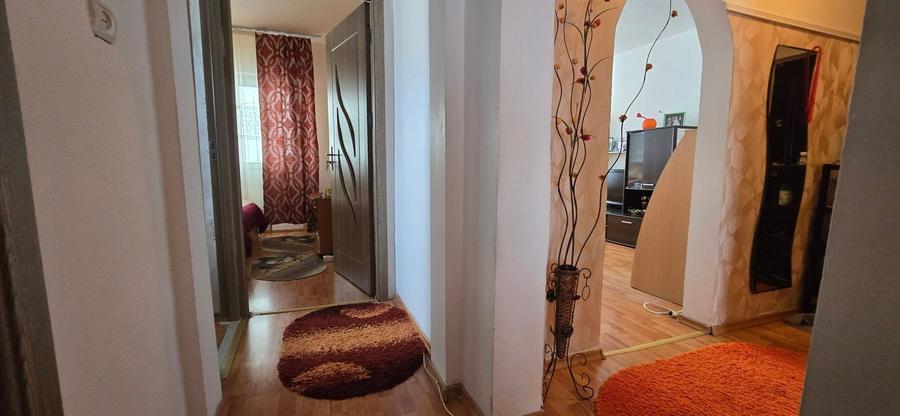 Apartament cu 3 camere decomandat în Micro 11