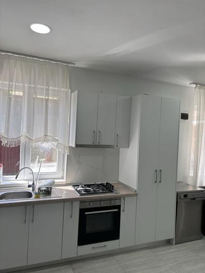 Apartament cu 3 camere decomandat în Exterior Vest