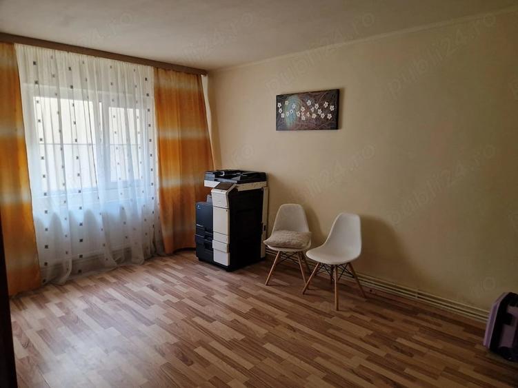 Apartament cu 4 camere decomandat în Central