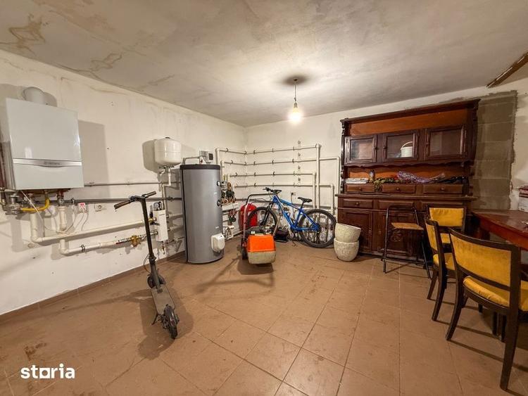 Casă cu 8 camere cu Teren 1318 Mp în Alexandru cel Bun