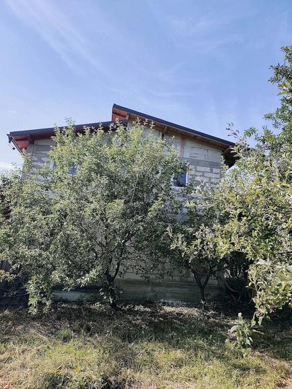 Casă cu Teren 683 Mp în Corbi