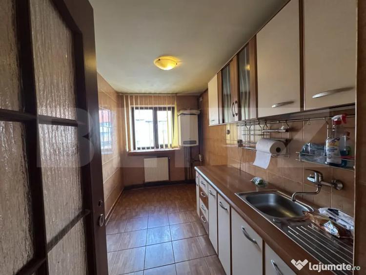 Apartament cu 3 camere decomandat în Central