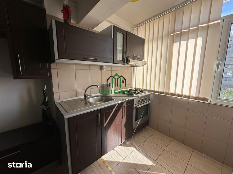 Apartament cu 3 camere decomandat în Ostroveni