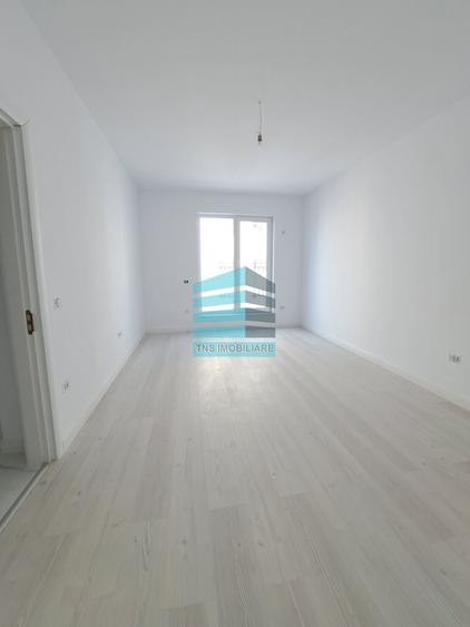 Apartament cu 3 camere decomandat în Titan