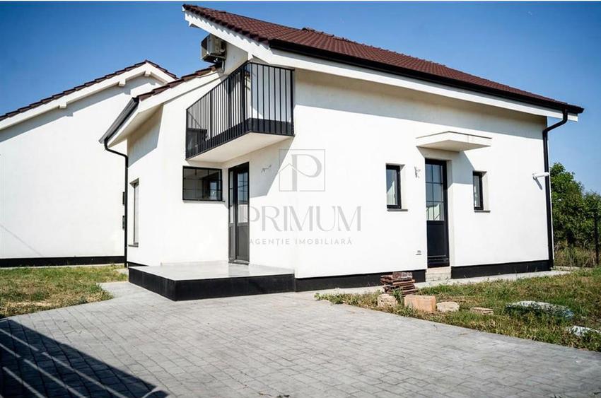 Duplex cu 6 camere cu Canalizare în Moșnița Nouă