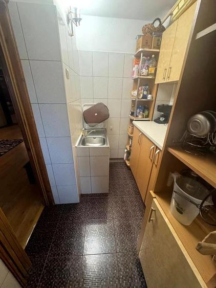 Apartament cu 3 camere decomandat în Frații Golești