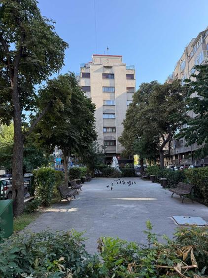 Apartament cu 3 camere semidecomandat în Romană