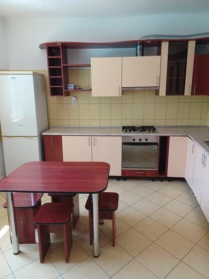 Casă cu 5 camere cu Teren 70 Mp în Central