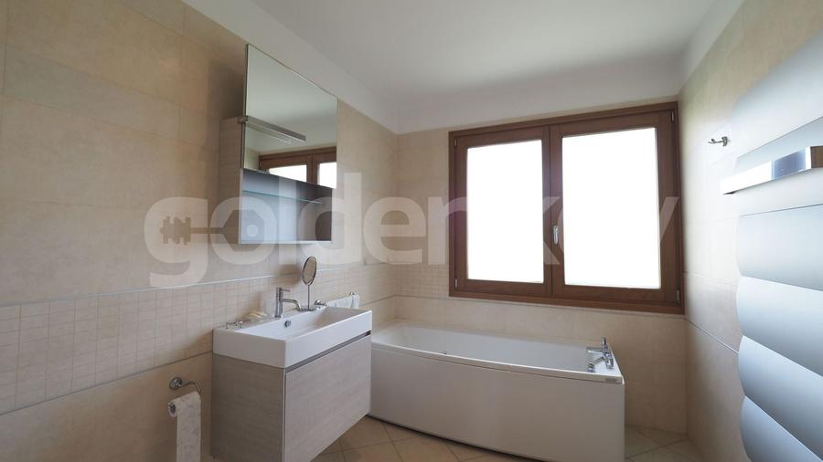 Duplex cu 5 camere cu Piscina în Iancu Nicolae