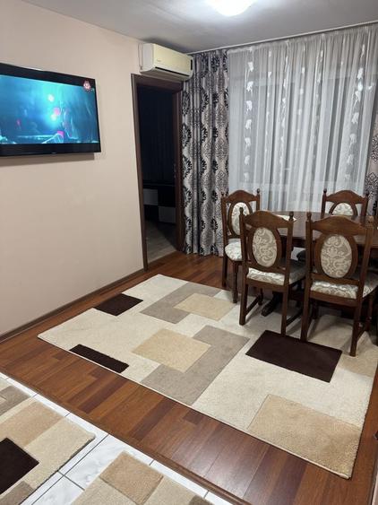 Apartament cu 3 camere decomandat în Exterior Vest