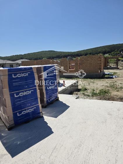 Casă individuală cu 4 camere cu Canalizare în Livezeni