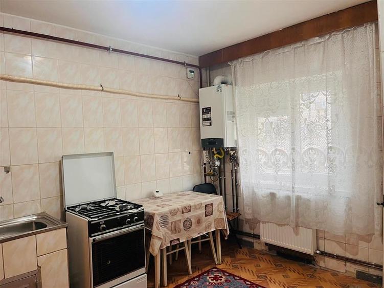Apartament cu 2 camere decomandat, mobilat în Central