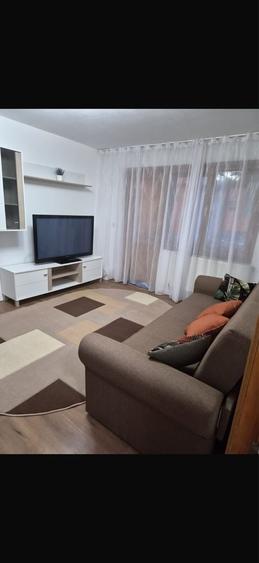 Apartament cu 2 camere semidecomandat în Podu Roș