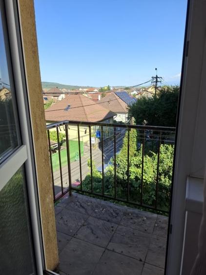 Apartament cu 3 camere decomandat, mobilat în Lazaret