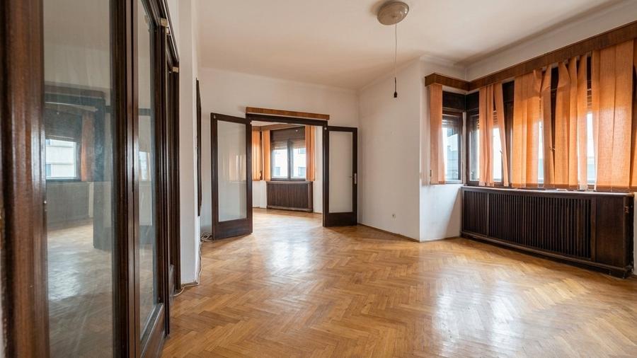Apartament cu 4 camere decomandat în Armeneasca