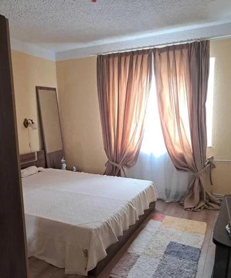 Apartament cu 2 camere decomandat în Casa de Cultură