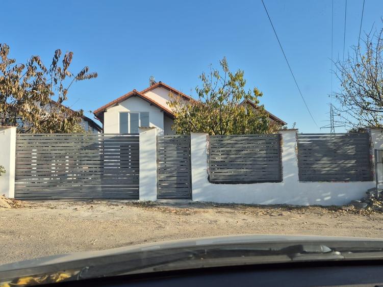 Casă cu 4 camere în Preajba