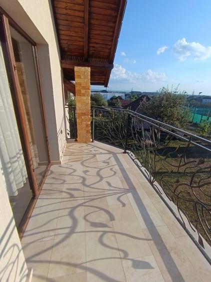 Casă individuală cu 5 camere cu Canalizare în Săsar