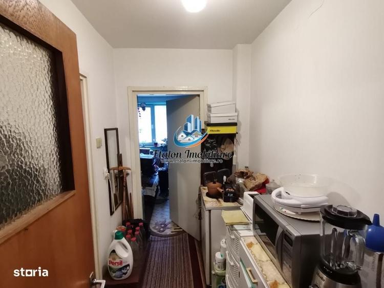 Apartament cu 4 camere semidecomandat în Mărăței