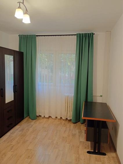 Garsonieră decomandată în Pajura