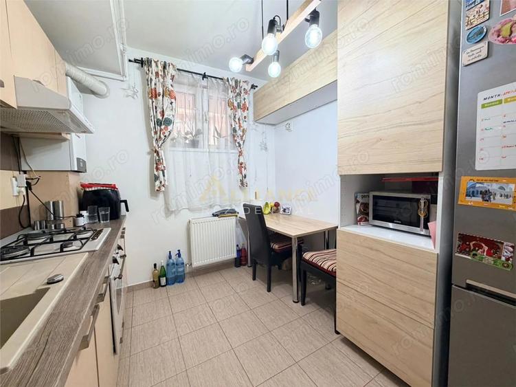 Apartament cu 3 camere, mobilat în Apărătorii Patriei