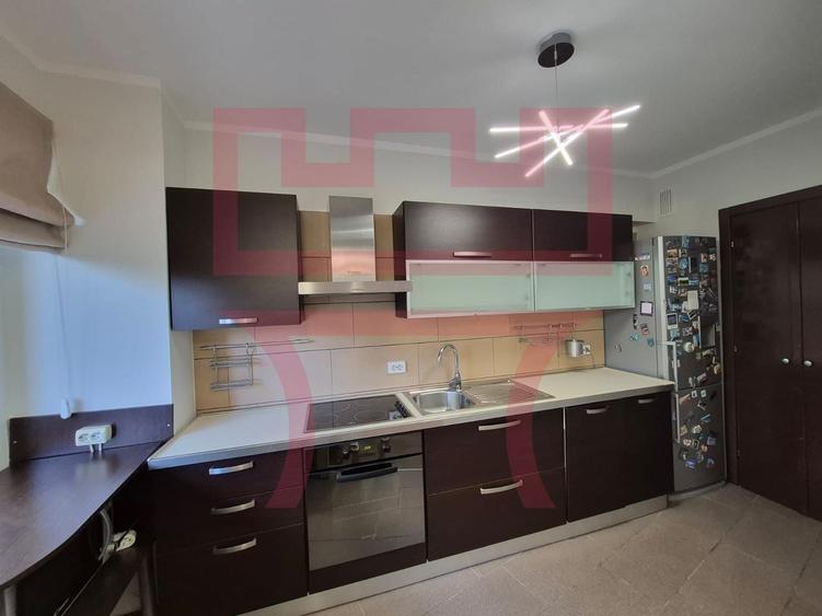 Apartament cu 3 camere semidecomandat, mobilat în Plopilor