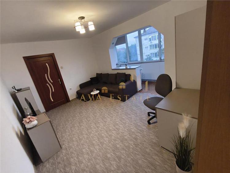Apartament cu 3 camere semidecomandat, mobilat în Cetății