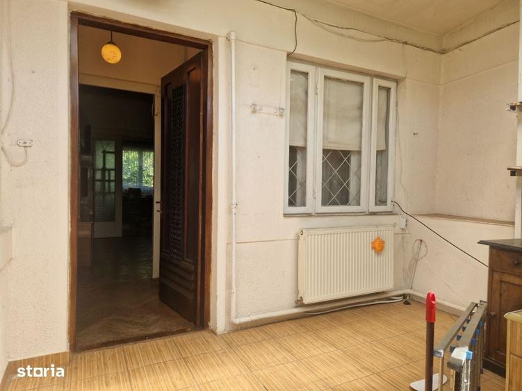 Casă cu 3 camere decomandat în Central