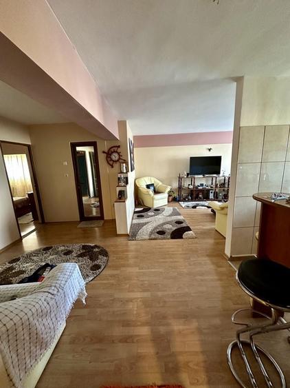 Apartament cu 3 camere decomandat în Viziru 3