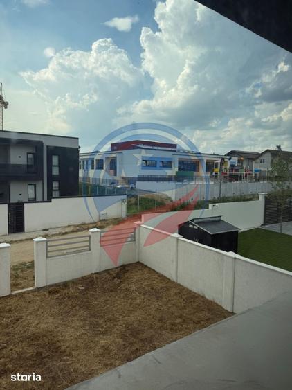 Casă cu 5 camere cu Teren 400 Mp în Malu Mare