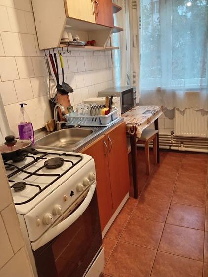 Apartament cu 2 camere semidecomandat în Craiovița Nouă