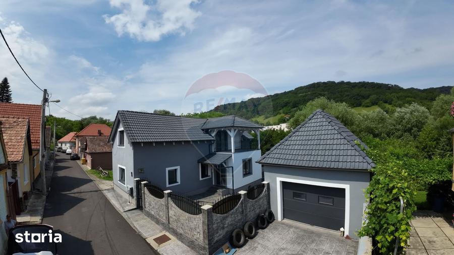 Casă cu 3 camere cu Teren 430 Mp în Central