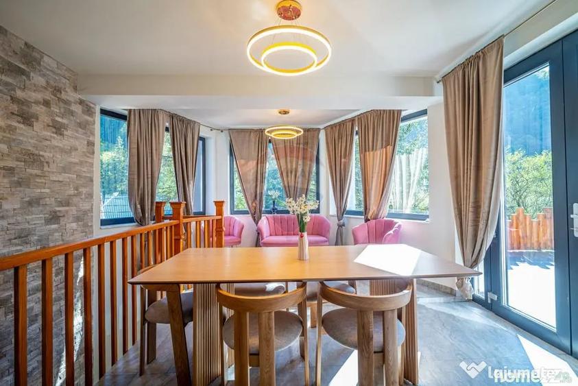 Casă cu 7 camere cu Teren 251 Mp în Sinaia