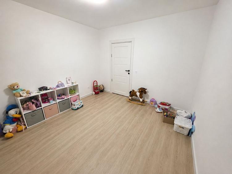 Apartament cu 4 camere decomandat în Alexandru cel Bun