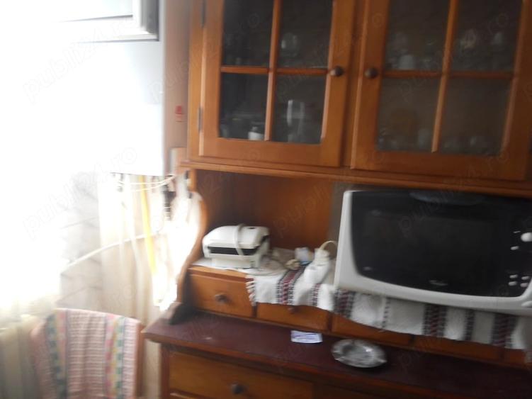 Apartament cu 3 camere semidecomandat în Precista