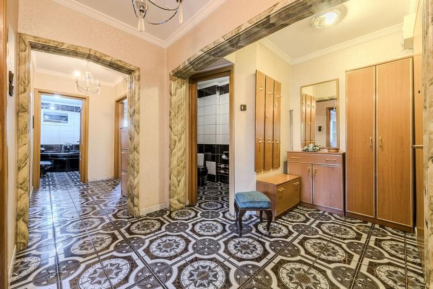 Apartament cu 4 camere decomandat în Drumul Taberei