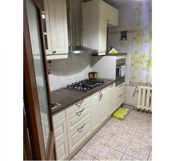 Apartament cu 3 camere decomandat în Brâncoveanu