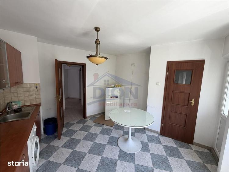 Apartament cu 4 camere în Unirii