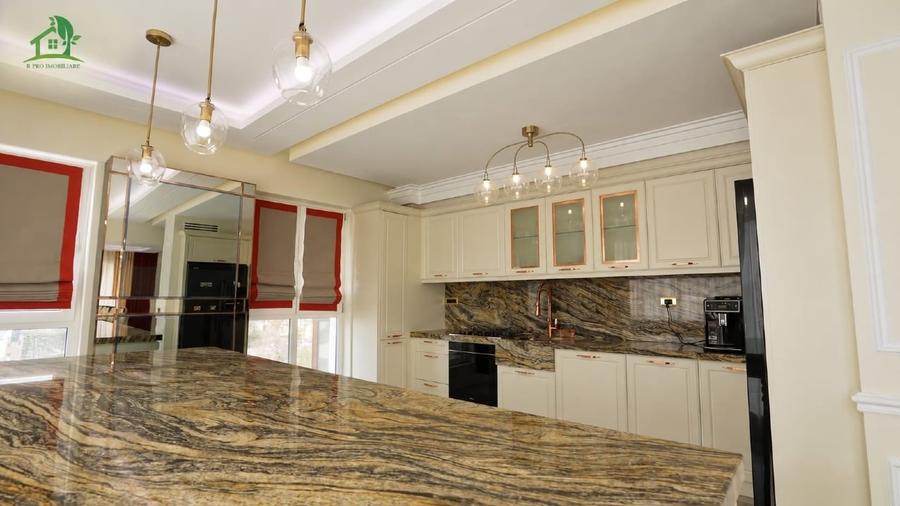 Apartament cu 5 camere decomandat, mobilat în Central